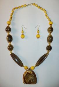 Resin with Golden Material Necklace Set