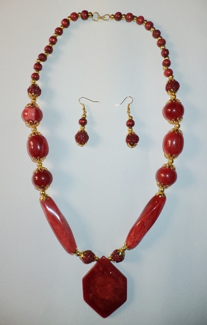 Resin With Golden Iron Material Necklace